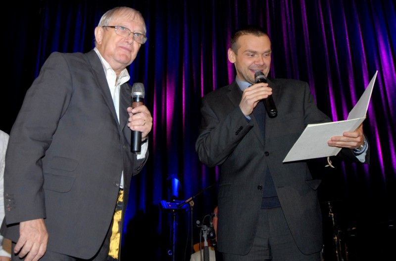 Koncertem svých písniček oslavil 26. října 2011 v sále kulturního domu Peklo osmdesátiny hudebník a divadelník Jiří Suchý. Na pódiu jej doprovázela kapela divadla Semafor a dlouholetá divadelní partnerka Jitka Molavcová. Od primátora Martina Baxy převzal Jiří Suchý, který je od svých sedmdesátin čestným občanem Plzně, pamětní stříbrnou medaili.