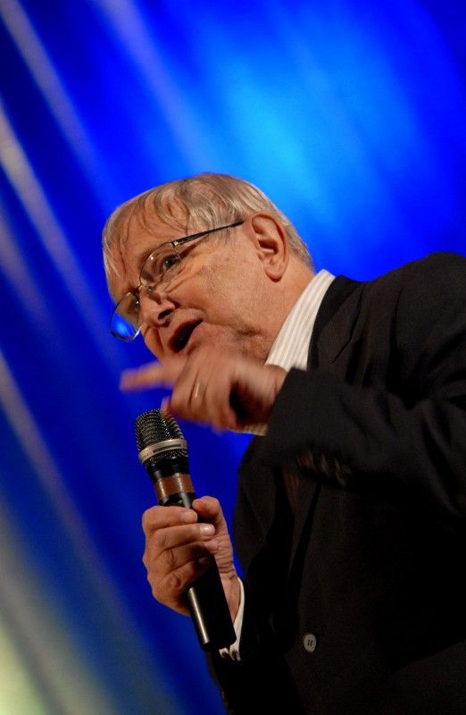 Koncertem svých písniček oslavil 26. října 2011 v sále kulturního domu Peklo osmdesátiny hudebník a divadelník Jiří Suchý. Na pódiu jej doprovázela kapela divadla Semafor a dlouholetá divadelní partnerka Jitka Molavcová. Od primátora Martina Baxy převzal Jiří Suchý, který je od svých sedmdesátin čestným občanem Plzně, pamětní stříbrnou medaili.