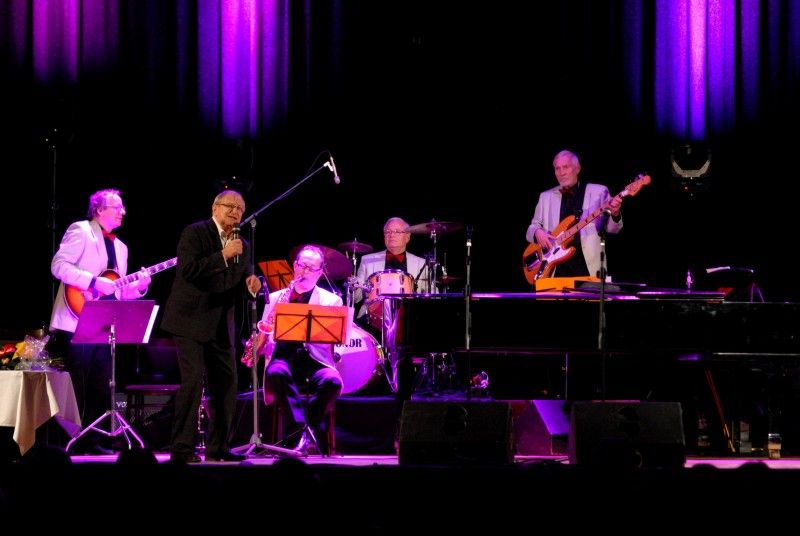 Koncertem svých písniček oslavil 26. října 2011 v sále kulturního domu Peklo osmdesátiny hudebník a divadelník Jiří Suchý. Na pódiu jej doprovázela kapela divadla Semafor a dlouholetá divadelní partnerka Jitka Molavcová. Od primátora Martina Baxy převzal Jiří Suchý, který je od svých sedmdesátin čestným občanem Plzně, pamětní stříbrnou medaili.