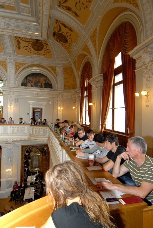 Celodenní sympózium s názvem Fórum pro kreativní Plzeň dnes ráno (31.10.2011) zahájila náměstkyně primátora Eva Herinková. Jedná se o profilovou akci společnosti Plzeň 2015, která se chce věnovat aktuálním tématům evropské budoucnosti. Letos se námětem pro fórum v souvislosti se získáním titulu Evropské hlavní město kultury 2015 stala kultura.