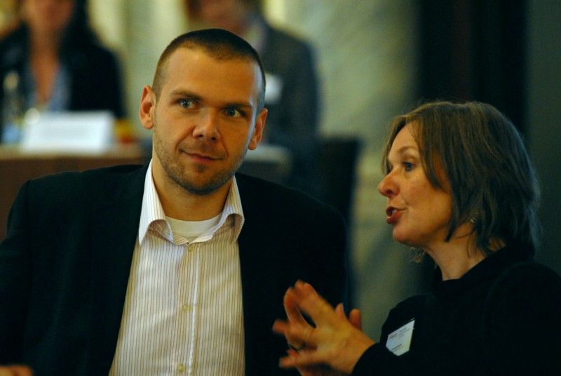 Celodenní sympózium s názvem Fórum pro kreativní Plzeň dnes ráno (31.10.2011) zahájila náměstkyně primátora Eva Herinková. Jedná se o profilovou akci společnosti Plzeň 2015, která se chce věnovat aktuálním tématům evropské budoucnosti. Letos se námětem pro fórum v souvislosti se získáním titulu Evropské hlavní město kultury 2015 stala kultura.