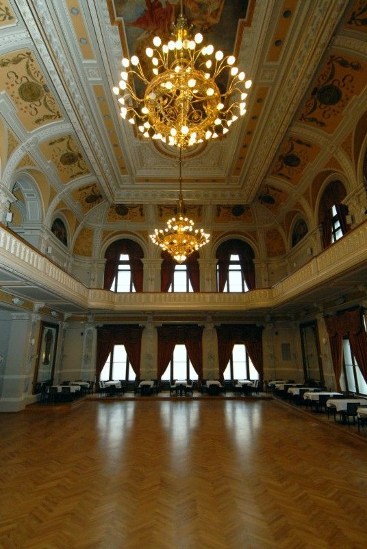 Vedle bohatého kulturního programu je největší novinkou v Měšťanské besedě digitalizace kinosálu. Divákům nabídne širší spektrum nejen filmových zážitků. Kromě promítání 3D koncertů plánuje dramaturgie kina pro milovníky baletu přímé přenosy ze světových tanečních pódií. (1.11.2011)