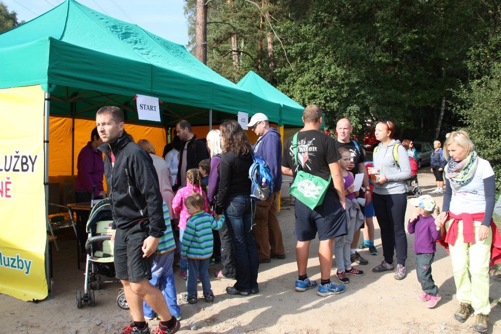 Rekordní účast zaznamenal 6. ročník akce „Hodíme se do pohody, špacírujem kolem vody“, který na Ranči Šídlovák uspořádal v neděli 13. září 2015 magistrátní Odbor sociálních služeb za podpory Městského obvodu Plzeň 1 a ve spolupráci s neziskovými organizacemi. Tradičního pochodu pro malé i velké turisty kolem plzeňských rybníků se zúčastnilo na 5000 zájemců včetně 1800 dětí. (foto: Odbor sociálních služeb MMP / P. Nový)