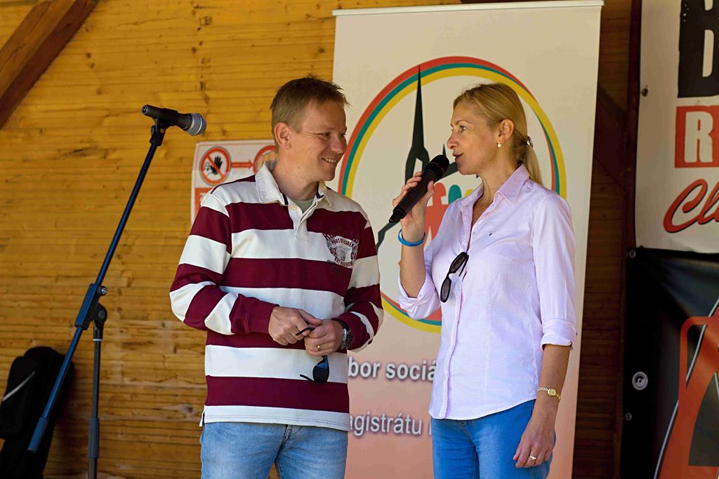 Rekordní účast zaznamenal 6. ročník akce „Hodíme se do pohody, špacírujem kolem vody“, který na Ranči Šídlovák uspořádal v neděli 13. září 2015 magistrátní Odbor sociálních služeb za podpory Městského obvodu Plzeň 1 a ve spolupráci s neziskovými organizacemi. Tradičního pochodu pro malé i velké turisty kolem plzeňských rybníků se zúčastnilo na 5000 zájemců včetně 1800 dětí. (foto: Odbor sociálních služeb MMP / P. Nový)