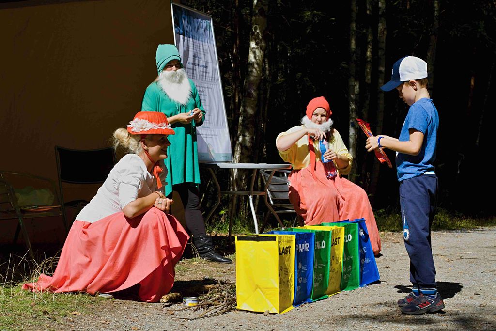Rekordní účast zaznamenal 6. ročník akce „Hodíme se do pohody, špacírujem kolem vody“, který na Ranči Šídlovák uspořádal v neděli 13. září 2015 magistrátní Odbor sociálních služeb za podpory Městského obvodu Plzeň 1 a ve spolupráci s neziskovými organizacemi. Tradičního pochodu pro malé i velké turisty kolem plzeňských rybníků se zúčastnilo na 5000 zájemců včetně 1800 dětí. (foto: Odbor sociálních služeb MMP / P. Nový)