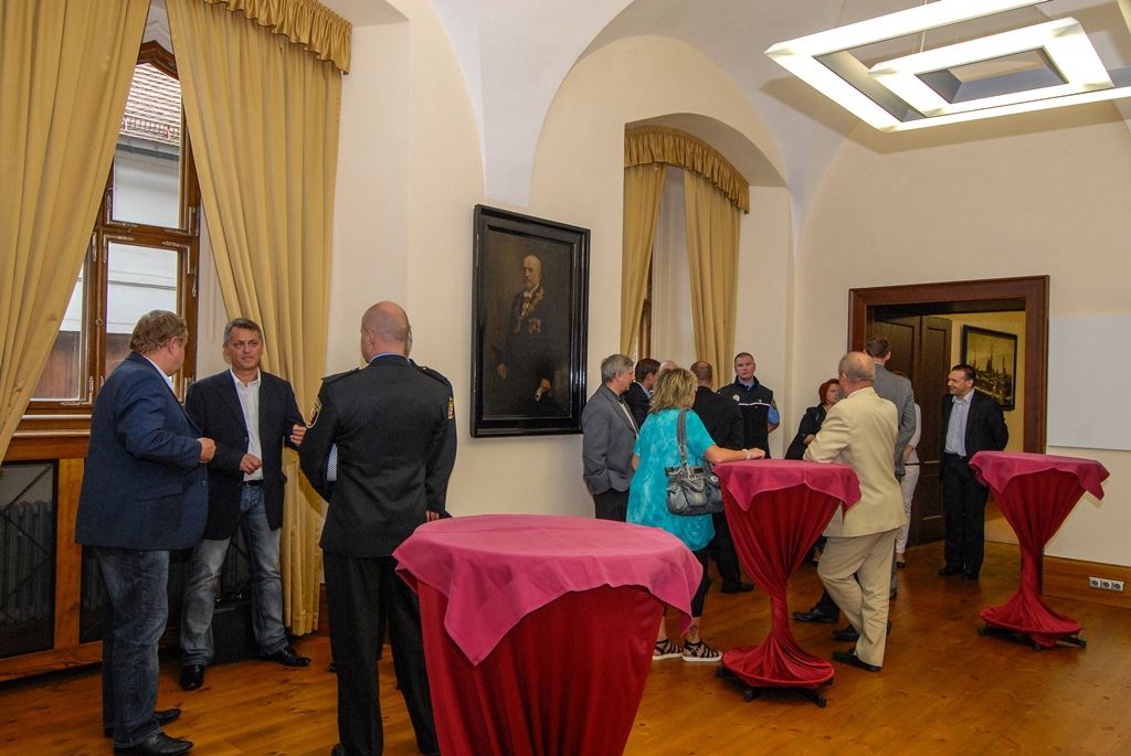 Primátor města Plzně Martin Zrzavecký i jeho první náměstek Martin Baxa dnes (14.9.2015) na radnici poděkovali bezpečnostním složkám za zajištění akce Obří loutky v Plzni, kterou poslední srpnový víkend navštívilo přes 100 tisíc lidí, ale i za zajištění dalších událostí konaných jako součást projektu Plzeň – Evropské hlavní město kultury 2015.