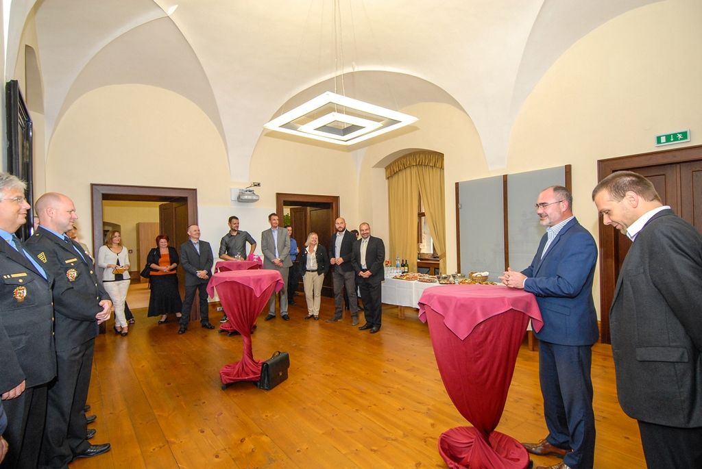 Primátor města Plzně Martin Zrzavecký i jeho první náměstek Martin Baxa dnes (14.9.2015) na radnici poděkovali bezpečnostním složkám za zajištění akce Obří loutky v Plzni, kterou poslední srpnový víkend navštívilo přes 100 tisíc lidí, ale i za zajištění dalších událostí konaných jako součást projektu Plzeň – Evropské hlavní město kultury 2015.