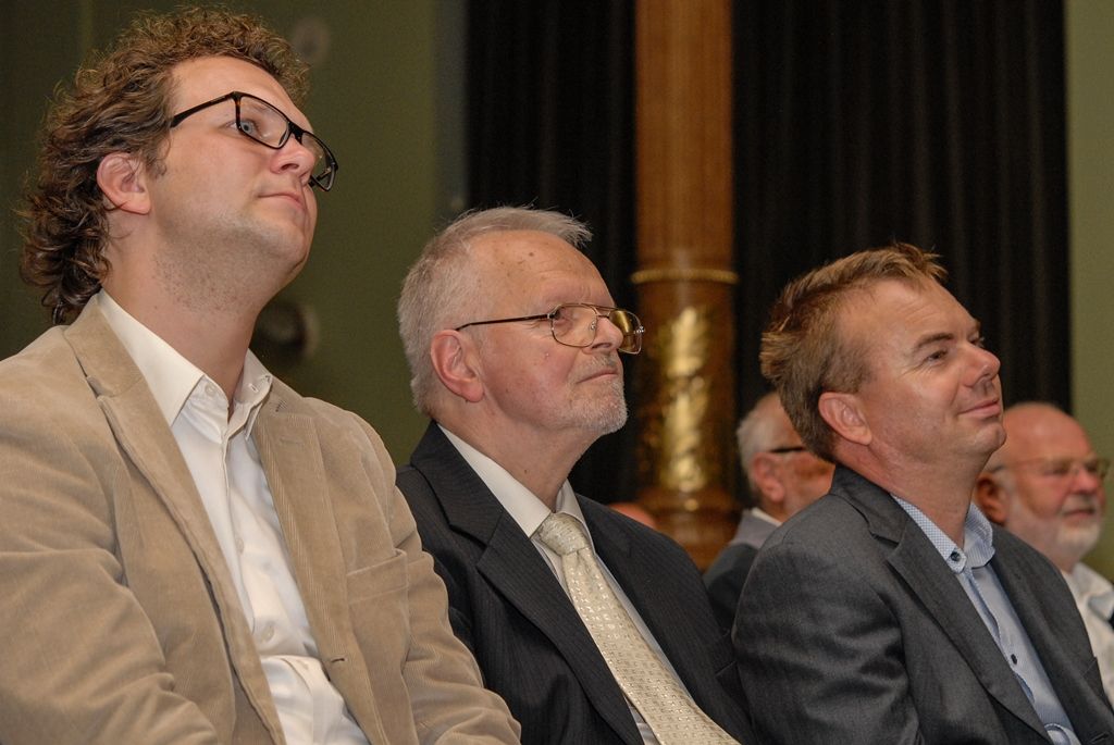 Tanečník a choreograf Richard Ševčík, akademický sochař František Pelikán, firma Klotz a.s. a Plzeňská filharmonie, to jsou držitelé Umělecké ceny města Plzně za rok 2014. Ocenění za uměleckou činnost, dílo nebo kulturní počin, které významně obohatily kulturní dění a rozvoj Plzně a přispěly k posílení jejího dobrého jména, uděluje krajská metropole od roku 2013. Laureátům cenu ve středu slavnostně předali náměstci primátora města Plzně Martin Baxa, Eva Herinková a Petr Náhlík. (foto: 16.9.2015)