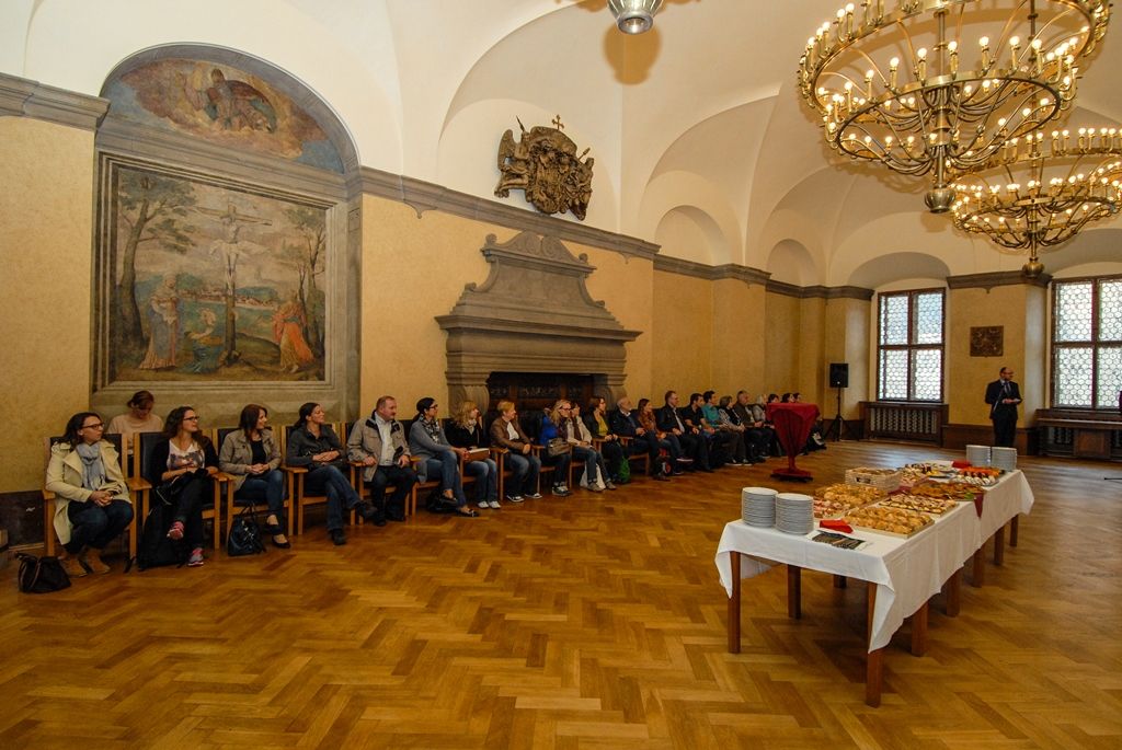 „Pro Plzeň je tento rok mimořádným, tím je mimořádným i pro nás,“ uvedla dnes (18.9.2015) první náměstkyně primátora města Regensburg Gertrud Maltz-Schwarzfischer při přijetí na radnici v Plzni, kam zavítala spolu s náměstkem Jürgenem Hubrem a téměř 60 zaměstnanci řezenského magistrátu. Za Plzeň delegaci přivítali náměstci Pavel Kotas a Eva Herinková.