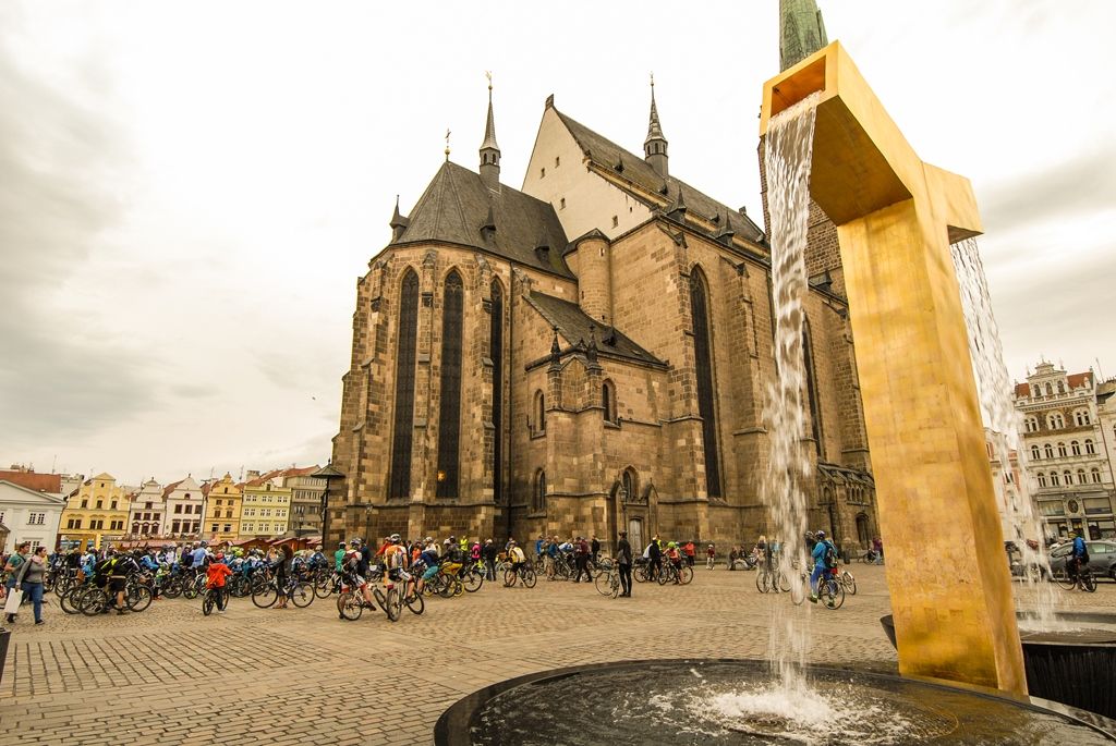 Několik stovek účastníků, včetně náměstků primátora Pavla Kotase a Petra Náhlíka, se v úterý 22. září 2015 zapojilo do Velké plzeňské podzimní cyklojízdy. Tu pořádala iniciativa Plzeň na kole, symbolicky vybrala datum spojené s oslavou Světového dne bez aut.