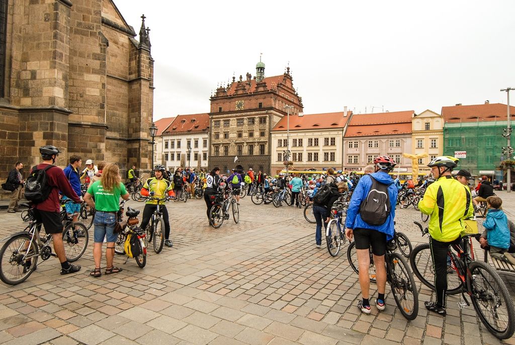 Několik stovek účastníků, včetně náměstků primátora Pavla Kotase a Petra Náhlíka, se v úterý 22. září 2015 zapojilo do Velké plzeňské podzimní cyklojízdy. Tu pořádala iniciativa Plzeň na kole, symbolicky vybrala datum spojené s oslavou Světového dne bez aut.