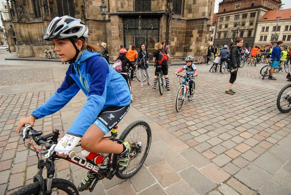 Několik stovek účastníků, včetně náměstků primátora Pavla Kotase a Petra Náhlíka, se v úterý 22. září 2015 zapojilo do Velké plzeňské podzimní cyklojízdy. Tu pořádala iniciativa Plzeň na kole, symbolicky vybrala datum spojené s oslavou Světového dne bez aut.