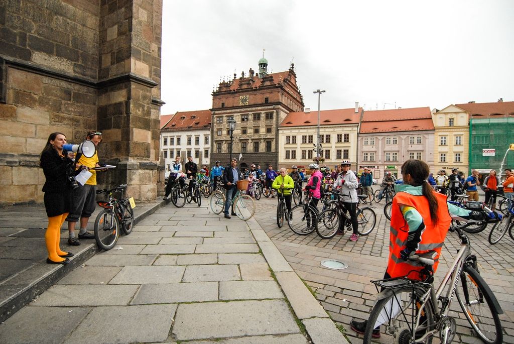 Několik stovek účastníků, včetně náměstků primátora Pavla Kotase a Petra Náhlíka, se v úterý 22. září 2015 zapojilo do Velké plzeňské podzimní cyklojízdy. Tu pořádala iniciativa Plzeň na kole, symbolicky vybrala datum spojené s oslavou Světového dne bez aut.
