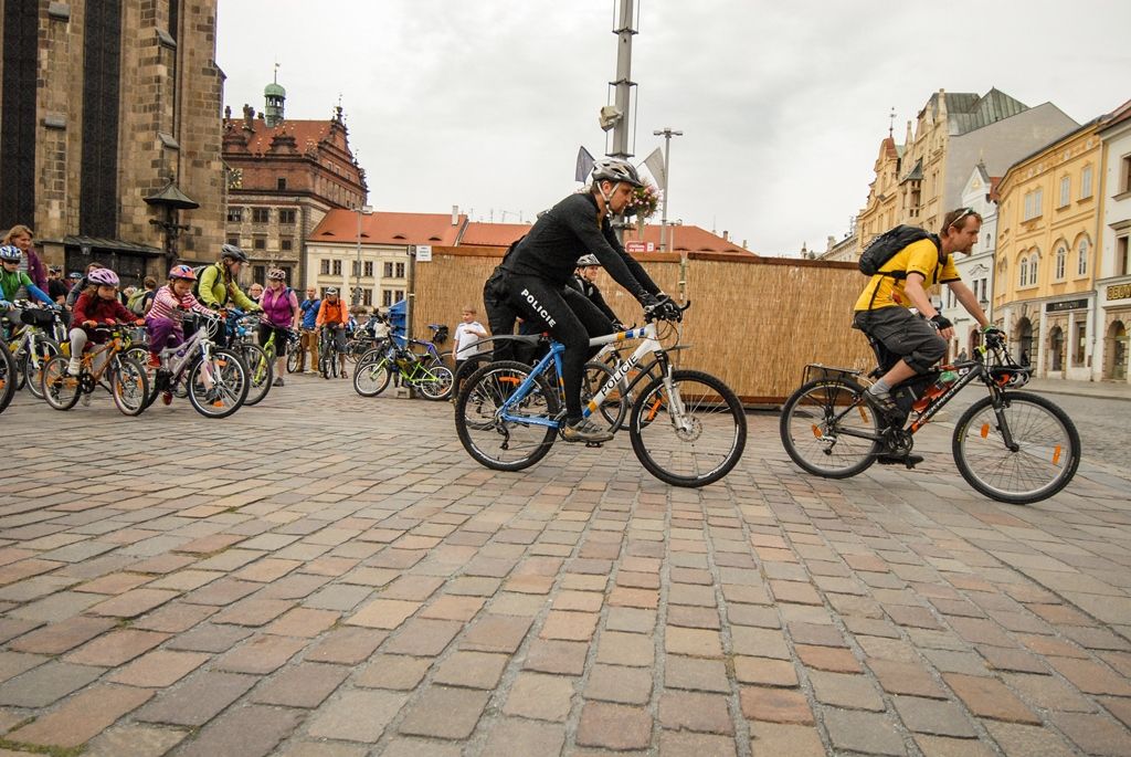 Několik stovek účastníků, včetně náměstků primátora Pavla Kotase a Petra Náhlíka, se v úterý 22. září 2015 zapojilo do Velké plzeňské podzimní cyklojízdy. Tu pořádala iniciativa Plzeň na kole, symbolicky vybrala datum spojené s oslavou Světového dne bez aut.