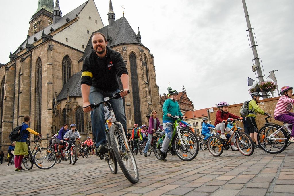 Několik stovek účastníků, včetně náměstků primátora Pavla Kotase a Petra Náhlíka, se v úterý 22. září 2015 zapojilo do Velké plzeňské podzimní cyklojízdy. Tu pořádala iniciativa Plzeň na kole, symbolicky vybrala datum spojené s oslavou Světového dne bez aut.