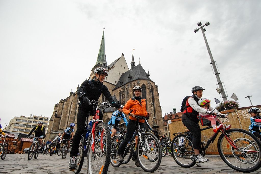 Několik stovek účastníků, včetně náměstků primátora Pavla Kotase a Petra Náhlíka, se v úterý 22. září 2015 zapojilo do Velké plzeňské podzimní cyklojízdy. Tu pořádala iniciativa Plzeň na kole, symbolicky vybrala datum spojené s oslavou Světového dne bez aut.