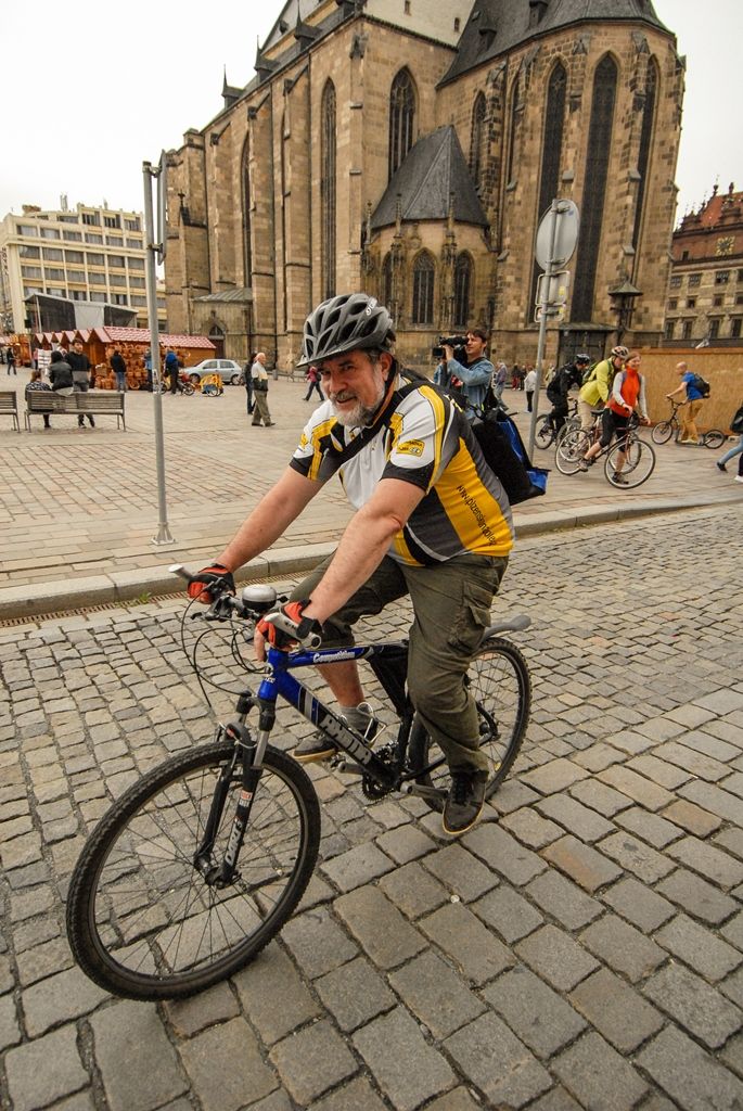 Několik stovek účastníků, včetně náměstků primátora Pavla Kotase a Petra Náhlíka, se v úterý 22. září 2015 zapojilo do Velké plzeňské podzimní cyklojízdy. Tu pořádala iniciativa Plzeň na kole, symbolicky vybrala datum spojené s oslavou Světového dne bez aut.