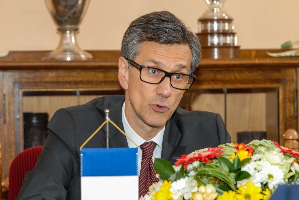 Francouzský velvyslance navštívil plzeňskou radnici ve čtvrtek 24.9.2015 v doprovodu několika dalších hostů. Na radnici je přijal primátor města Plzně Martin Zrzavecký.