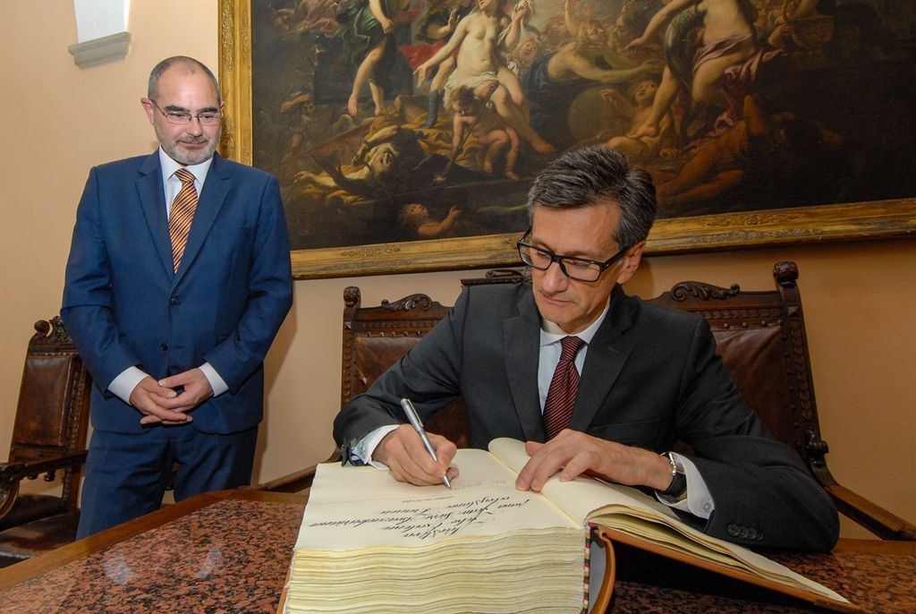 Francouzský velvyslance navštívil plzeňskou radnici