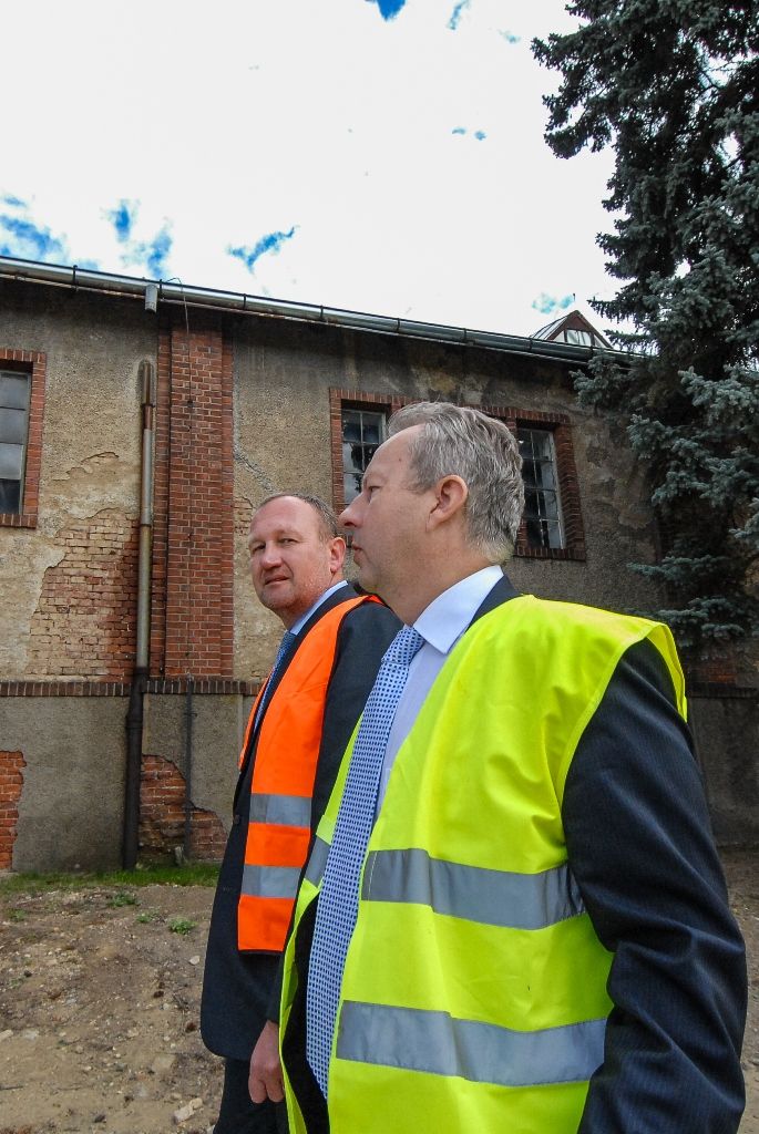 Město Plzeň dokončuje jednu z největších investic v oblasti vodohospodářské infrastruktury. Rekonstrukce a modernizace úpravny vody na Homolce za 1,09 miliardy korun včetně DPH zajistí občanům vysoce kvalitní pitnou vodu zbavenou pesticidů a stanoví výkon zařízení až na tisíc litrů za sekundu. Po dvou letech od zahájení prací byla nyní úpravna uvedena do zkušebního provozu, kolaudace je v plánu v březnu 2016. V oblasti vodohospodářské infrastruktury město Plzeň za finanční podpory Evropské unie už zrealizovalo projekty za několik miliard korun. (29.9.2015)
