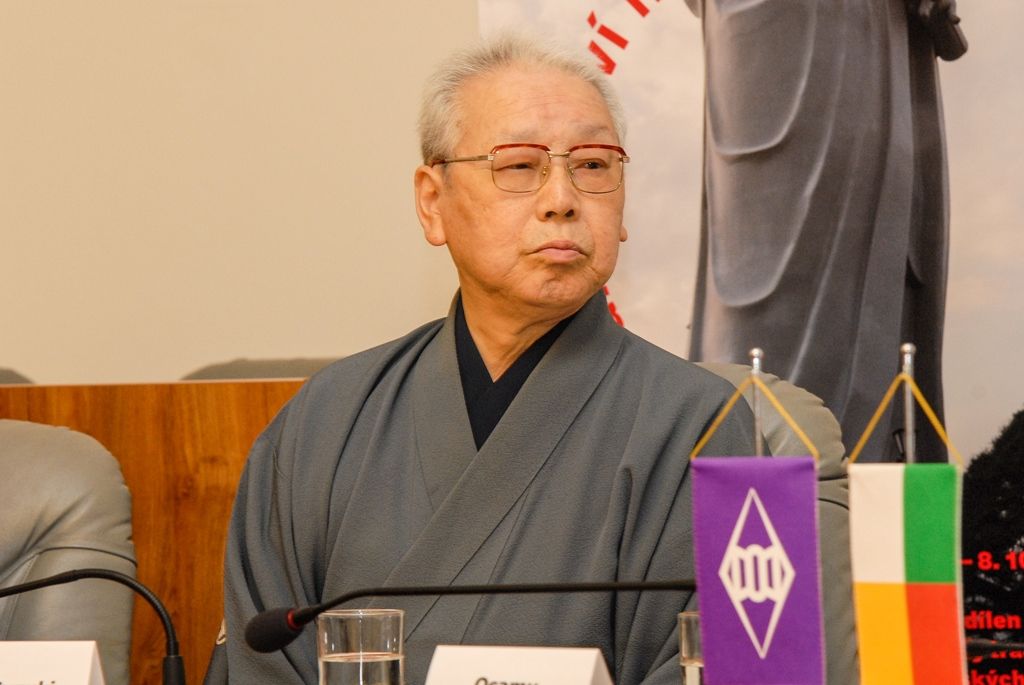 Týden dílen a přednášek s mistry tradičních japonských umění v oblasti kaligrafie, bonsaj, ikebany a čajového obřadu nabídne od 1. do 7. října Plzeň. Akce je hlavním bodem oslav 25 letého partnerství krajské metropole s více než devět tisíc kilometrů vzdáleným japonským Takasaki. Kromě kultury funguje spolupráce obou měst i v oblasti ekologie, v minulosti si samosprávy i občané také pomáhali při živelných katastrofách. (foto: 30.9.2015)