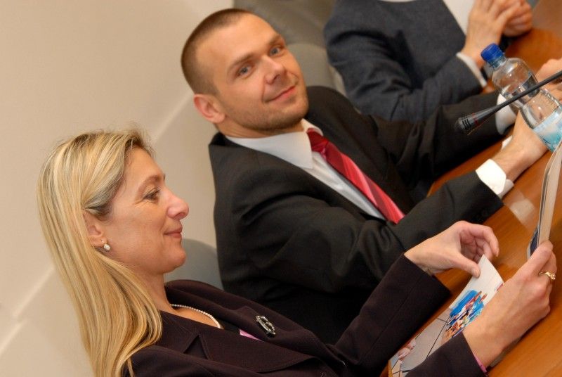 Velitele policie, vedoucí kasina, zástupce primátora, zaměstnance pracovního úřadu, pošty i kosmetického salonu z městečka Mini-Regensburg přivítali první listopadové odpoledne (2011) v zasedací místnosti Rady města Plzně primátor Martin Baxa a náměstkyně pro kulturu Eva Herinková.