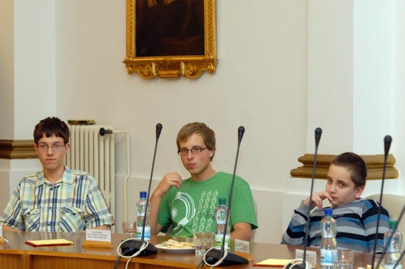 Velitele policie, vedoucí kasina, zástupce primátora, zaměstnance pracovního úřadu, pošty i kosmetického salonu z městečka Mini-Regensburg přivítali první listopadové odpoledne (2011) v zasedací místnosti Rady města Plzně primátor Martin Baxa a náměstkyně pro kulturu Eva Herinková.