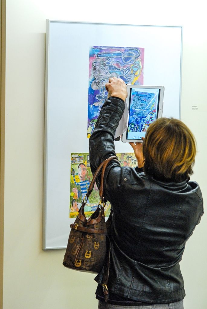 Na otázku, jak si děti představují rozvojové země a proč je důležitá rozvojová spolupráce, se snaží odpovědět nová výstava, která je od pondělí 12. října k vidění v mázhauzu plzeňské radnice. Pořádá ji Ministerstvo zahraničních věcí České republiky a Česká rozvojová agentura, a to u příležitosti roku 2015 jako Evropského roku pro rozvoj. Ve všech zemích Evropské unie se letos konají různé osvětové a vzdělávací aktivity. Jejich cílem je ukázat, proč je rozvojová spolupráce důležitá. (foto: 12.10.2015)