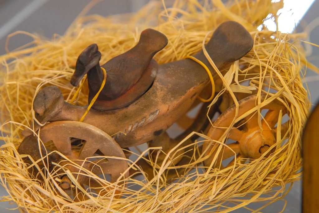 Na otázku, jak si děti představují rozvojové země a proč je důležitá rozvojová spolupráce, se snaží odpovědět nová výstava, která je od pondělí 12. října k vidění v mázhauzu plzeňské radnice. Pořádá ji Ministerstvo zahraničních věcí České republiky a Česká rozvojová agentura, a to u příležitosti roku 2015 jako Evropského roku pro rozvoj. Ve všech zemích Evropské unie se letos konají různé osvětové a vzdělávací aktivity. Jejich cílem je ukázat, proč je rozvojová spolupráce důležitá. (foto: 12.10.2015)