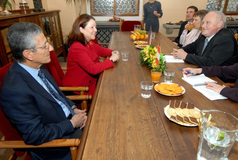 Za přítomnosti peruánské velvyslankyně Maríi Susany Landaveri Porturas se dnes (4.11.2011) odpoledne v obřadní síni plzeňské radnice uskutečnilo slavnostní vyhlášení vítězů Ceny republiky Peru. Ceremoniálu se za město v zastoupení pana primátora zúčastnil radní Jiří Kuthan.