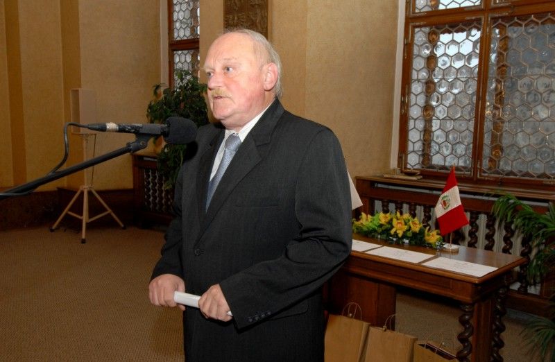 Za přítomnosti peruánské velvyslankyně Maríi Susany Landaveri Porturas se dnes (4.11.2011) odpoledne v obřadní síni plzeňské radnice uskutečnilo slavnostní vyhlášení vítězů Ceny republiky Peru. Ceremoniálu se za město v zastoupení pana primátora zúčastnil radní Jiří Kuthan.