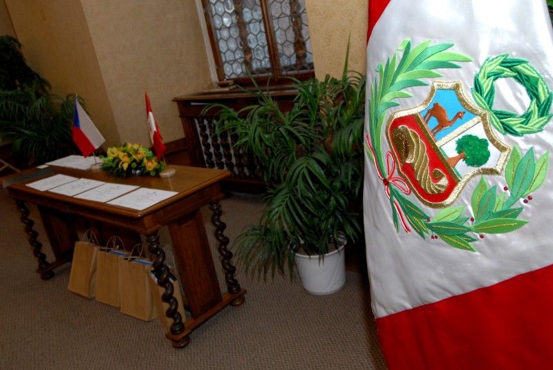 Za přítomnosti peruánské velvyslankyně Maríi Susany Landaveri Porturas se dnes (4.11.2011) odpoledne v obřadní síni plzeňské radnice uskutečnilo slavnostní vyhlášení vítězů Ceny republiky Peru. Ceremoniálu se za město v zastoupení pana primátora zúčastnil radní Jiří Kuthan.