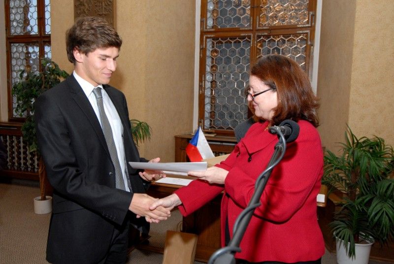 Plzeňští studenti převzali ocenění z rukou velvyslankyně Peru