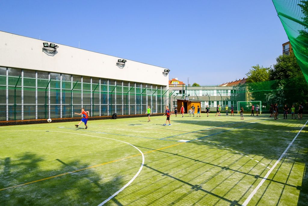 Moderní hřiště má nově 11. základní škola v Plzni