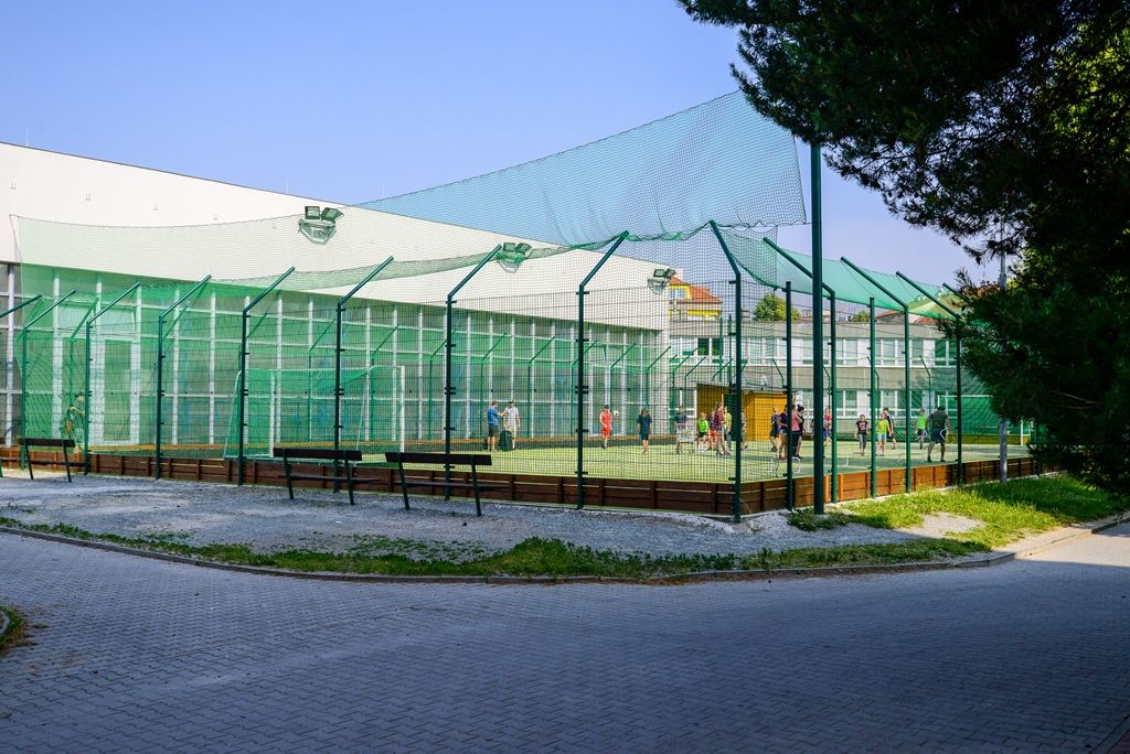 Moderní hřiště má nově 11. základní škola v Plzni (foto. M. Pecuch, 6.6.2018)