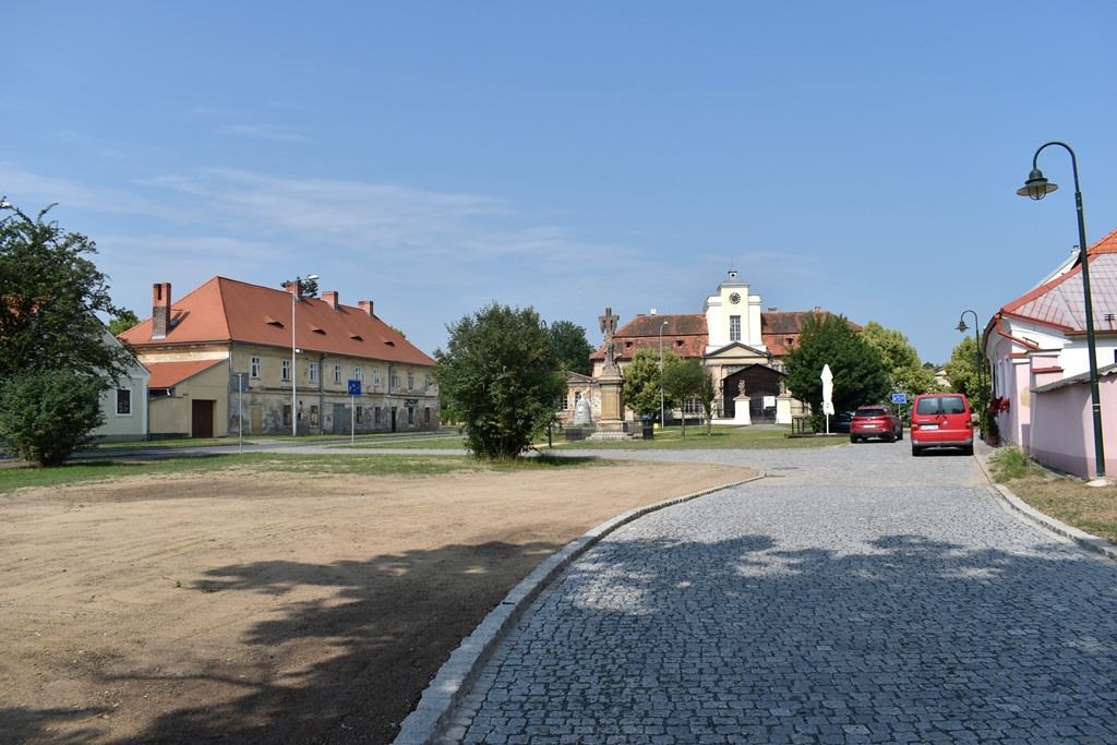 Křimice mají nové Zámecké náměstí a Tlumenou ulici (foto: A. Jarošová, 6.6.2018)