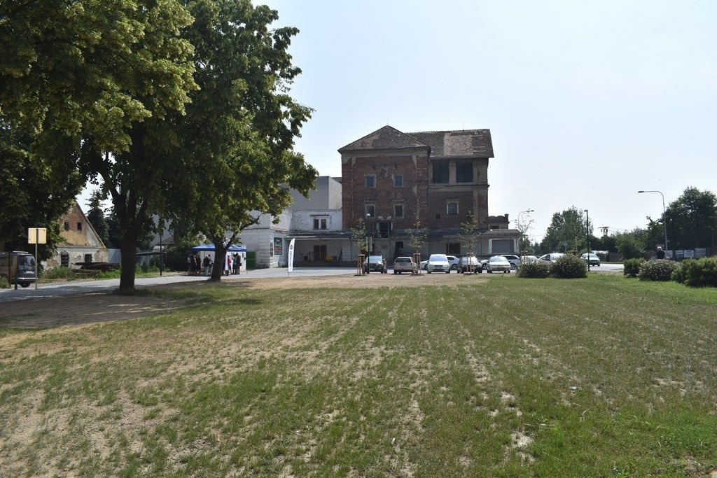 Křimice mají nové Zámecké náměstí a Tlumenou ulici (foto: A. Jarošová, 6.6.2018)