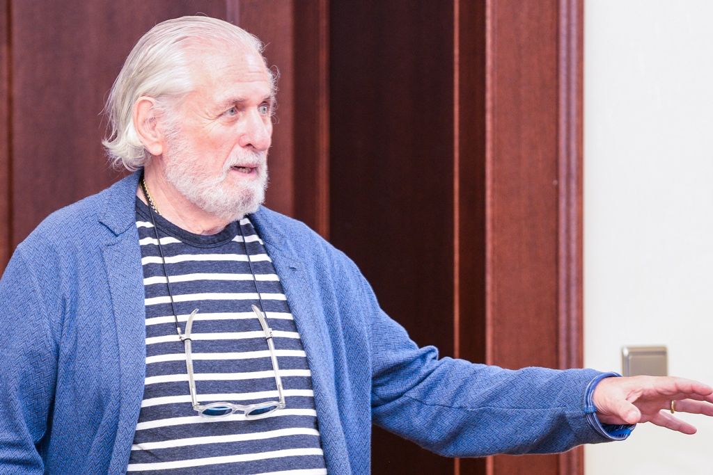 Architekt Richard Saul Wurman si na radnici převzal Cenu Ladislava Sutnara (foto: M. Pecuch, 12.6.2018)