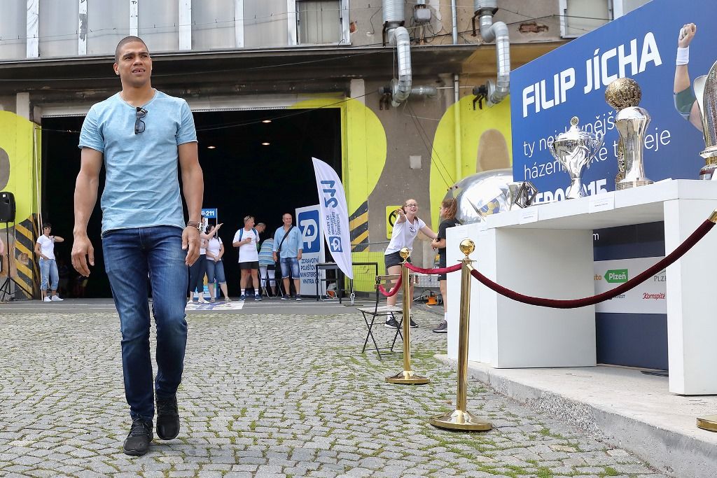 Filip Jícha se v Plzni loučil se svou sportovní kariérou, a s ním více než pět tisíc fanoušků (foto: 16.6.2018)