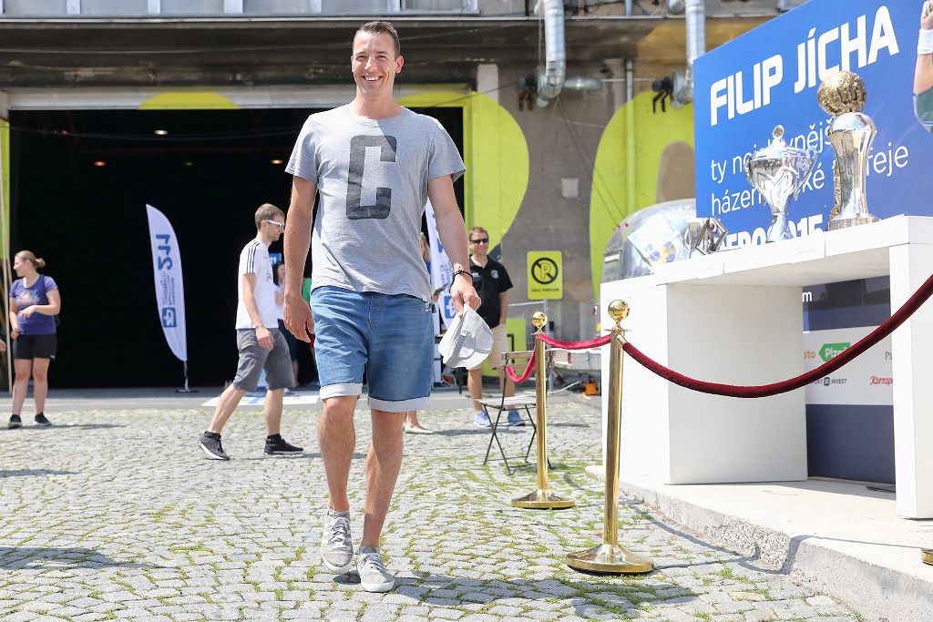 Filip Jícha se v Plzni loučil se svou sportovní kariérou, a s ním více než pět tisíc fanoušků (foto: 16.6.2018)