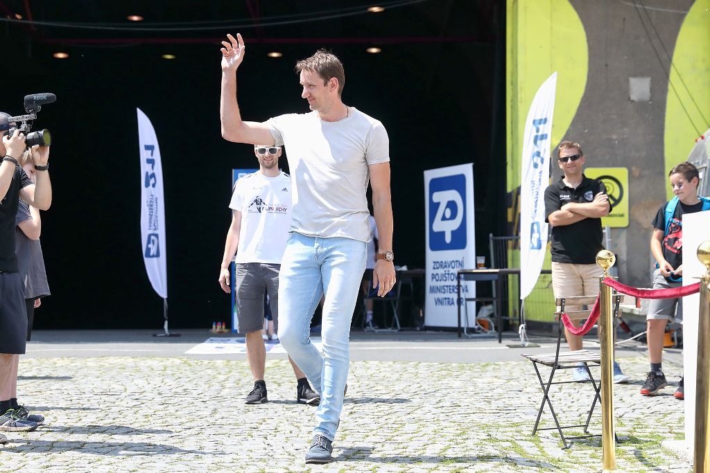 Filip Jícha se v Plzni loučil se svou sportovní kariérou, a s ním více než pět tisíc fanoušků (foto: 16.6.2018)