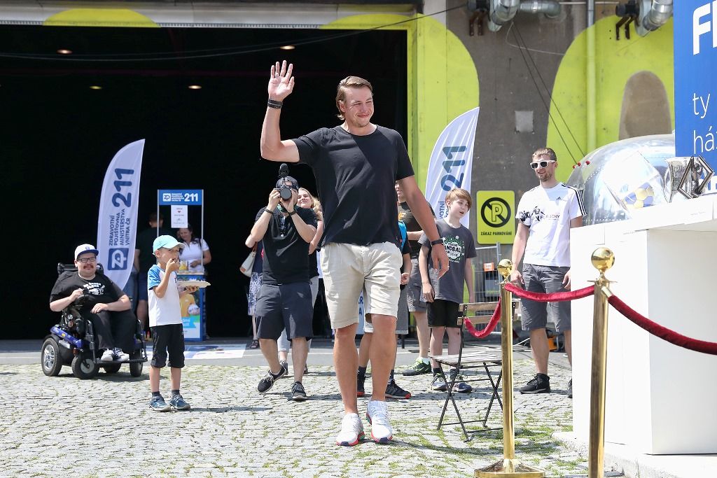 Filip Jícha se v Plzni loučil se svou sportovní kariérou, a s ním více než pět tisíc fanoušků (foto: 16.6.2018)