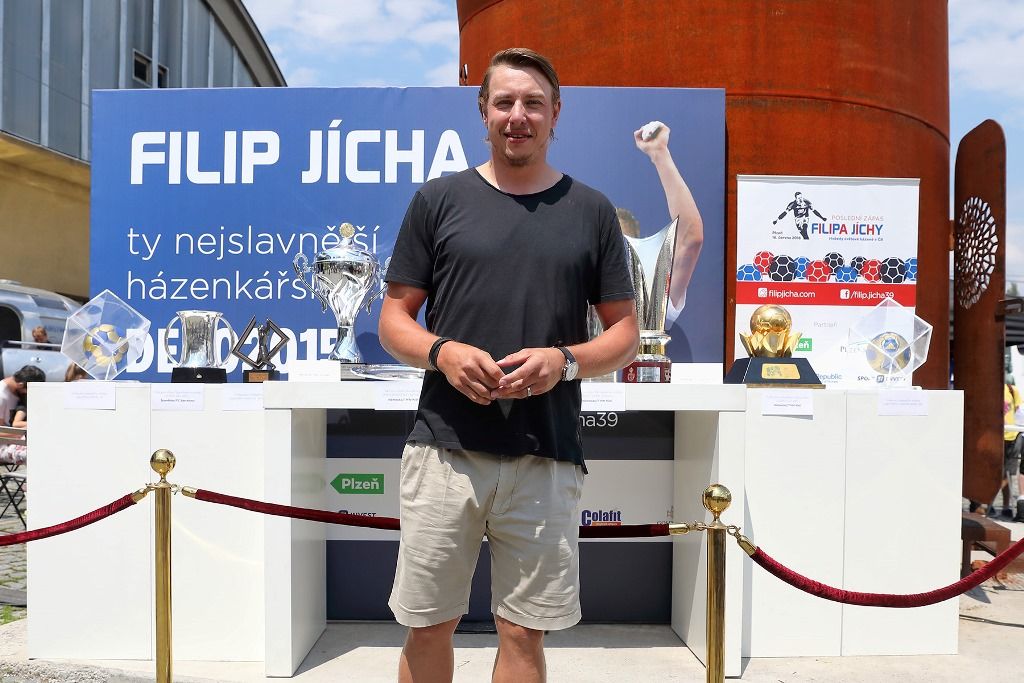 Filip Jícha se v Plzni loučil se svou sportovní kariérou, a s ním více než pět tisíc fanoušků (foto: 16.6.2018)