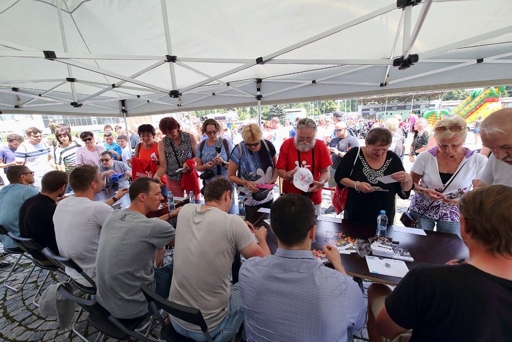 Filip Jícha se v Plzni loučil se svou sportovní kariérou, a s ním více než pět tisíc fanoušků (foto: 16.6.2018)