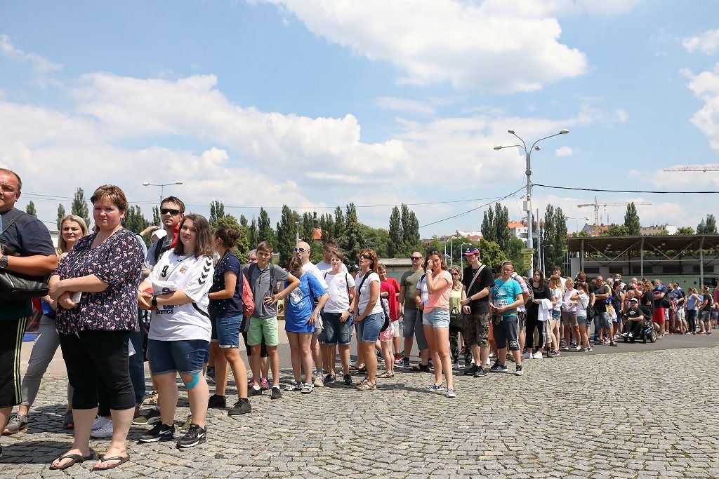 Filip Jícha se v Plzni loučil se svou sportovní kariérou, a s ním více než pět tisíc fanoušků (foto: 16.6.2018)