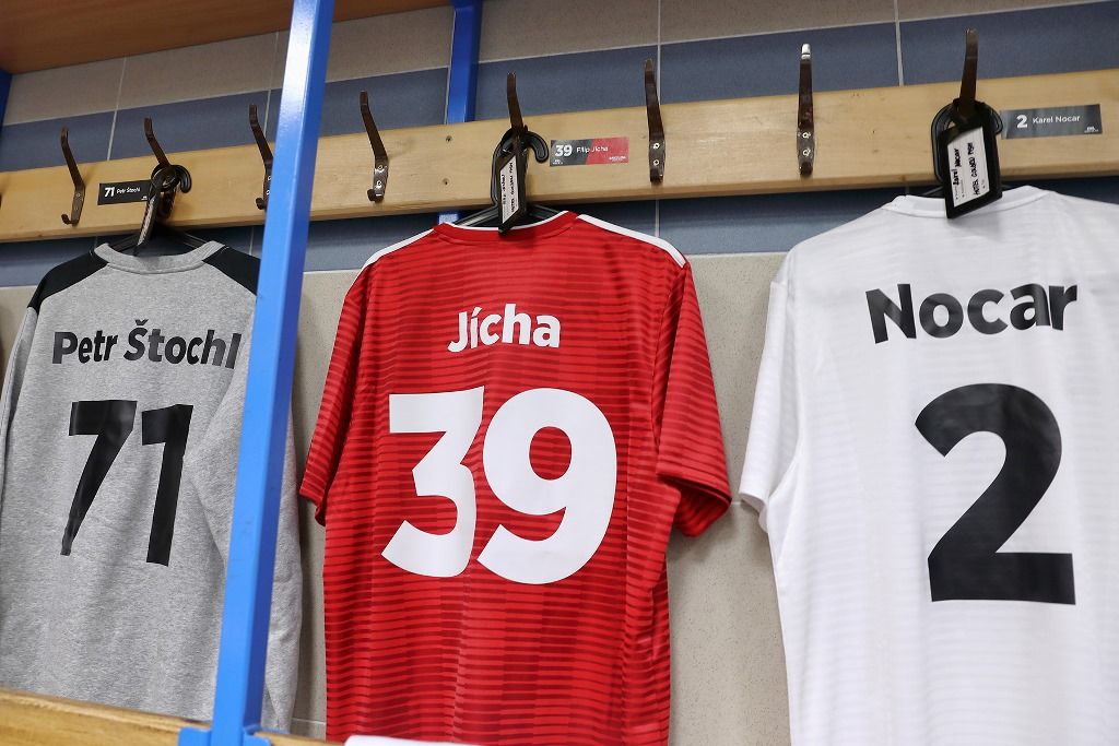 Filip Jícha se v Plzni loučil se svou sportovní kariérou, a s ním více než pět tisíc fanoušků (foto: 16.6.2018)