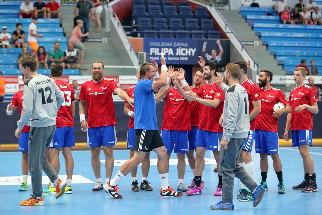 Filip Jícha se v Plzni loučil se svou sportovní kariérou, a s ním více než pět tisíc fanoušků (foto: 16.6.2018)