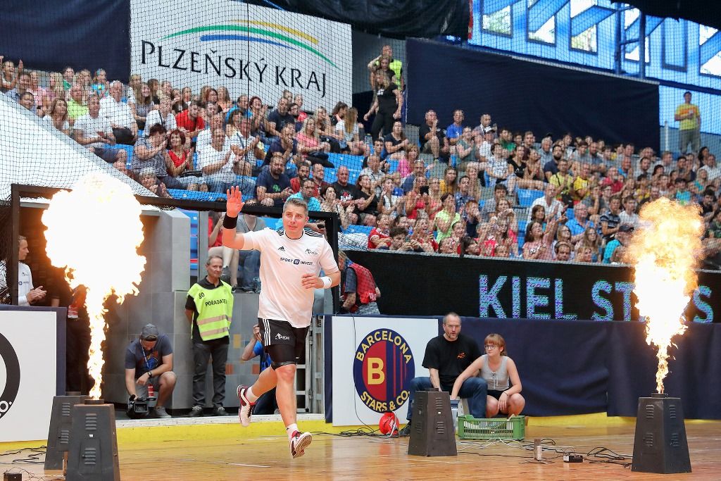 Filip Jícha se v Plzni loučil se svou sportovní kariérou, a s ním více než pět tisíc fanoušků (foto: 16.6.2018)