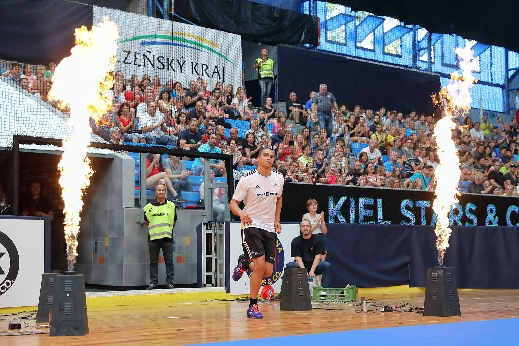 Filip Jícha se v Plzni loučil se svou sportovní kariérou, a s ním více než pět tisíc fanoušků (foto: 16.6.2018)