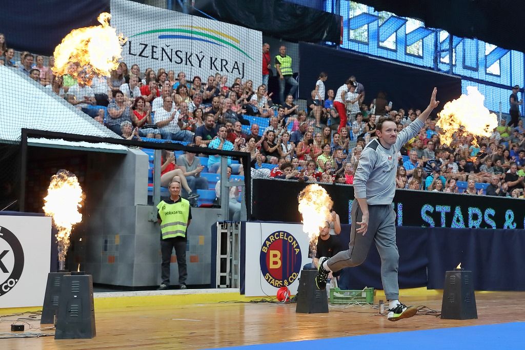 Filip Jícha se v Plzni loučil se svou sportovní kariérou, a s ním více než pět tisíc fanoušků (foto: 16.6.2018)
